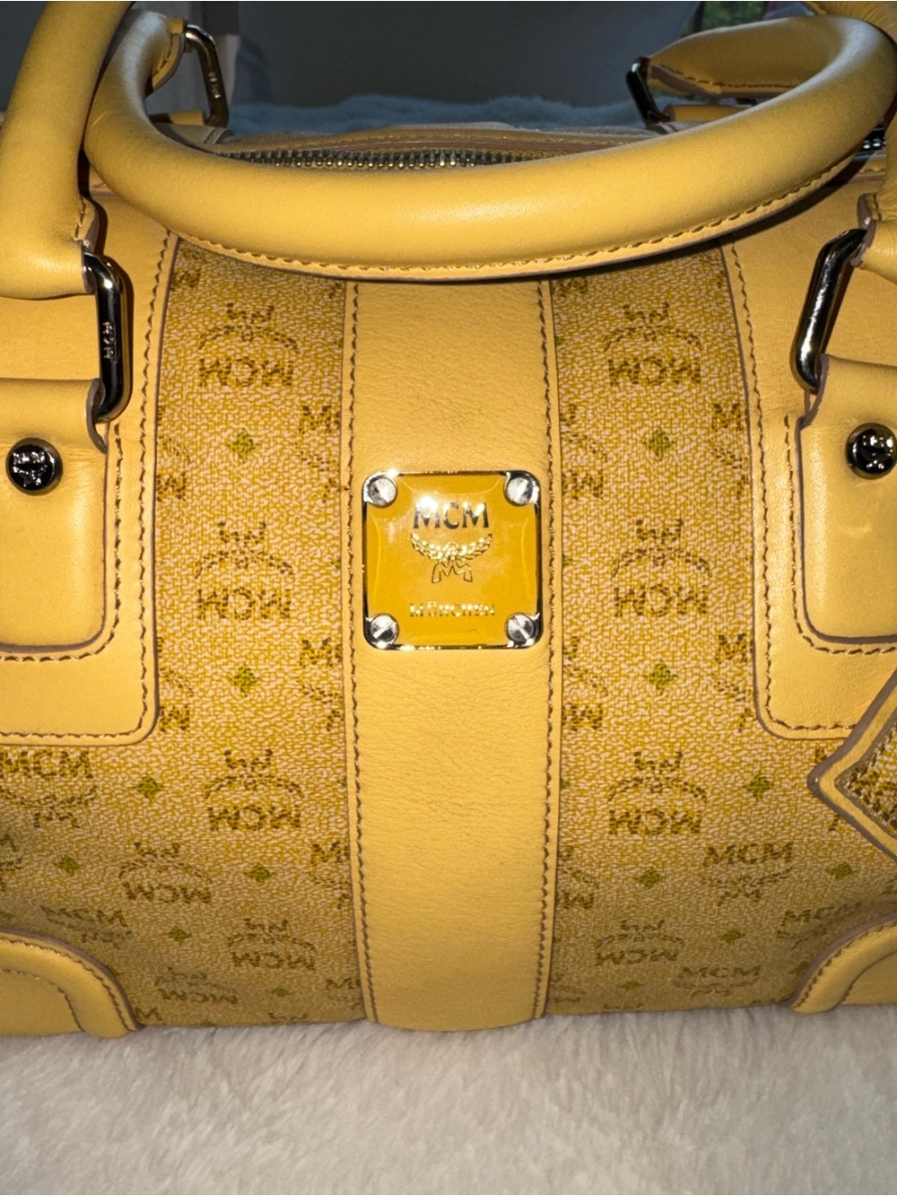 MCM Yellow Leather Logo Tote Bag
(Limited Edition) - Picture 9 of 12